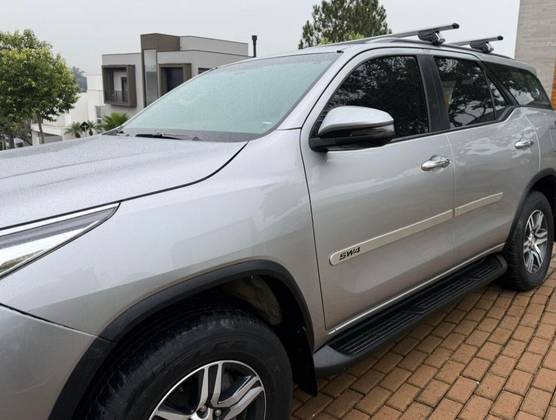 TOYOTA HILUX SW4 2.7 SRV 7 LUGARES 4X2 16V FLEX 4P AUTOMÁTICO TOYOTA HILUX SW4 2.7 SRV 7 LUGARES 4X2 16V FLEX 4P AUTOMÁTICO